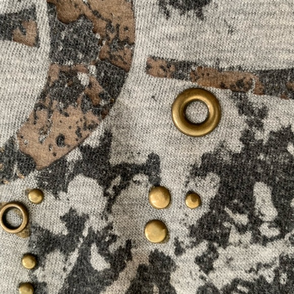 Rock & Republic Gray Embellished Logo Raw Hem T Shirt - Picture 8 of 9